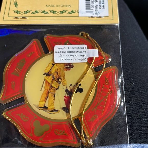 WDW Mickey Mouse Fireman Commemorative 9-11 ornament.  Still sealed - Picture 4 of 4